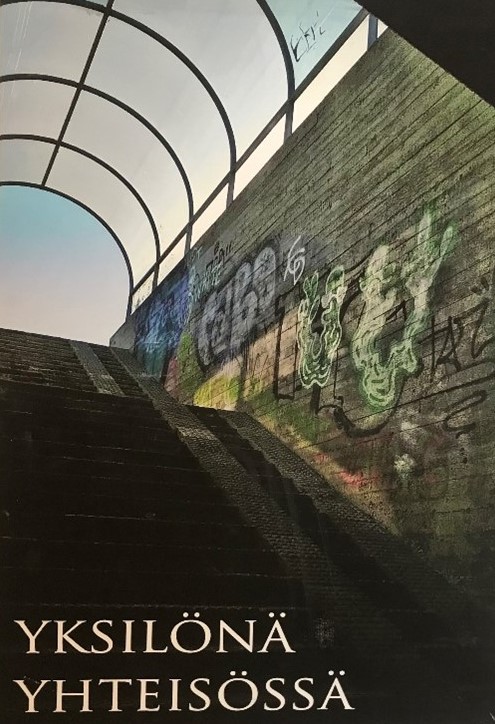 Tunneli jonka seinällä graffiteja, teksti yksilönä yhteisössä